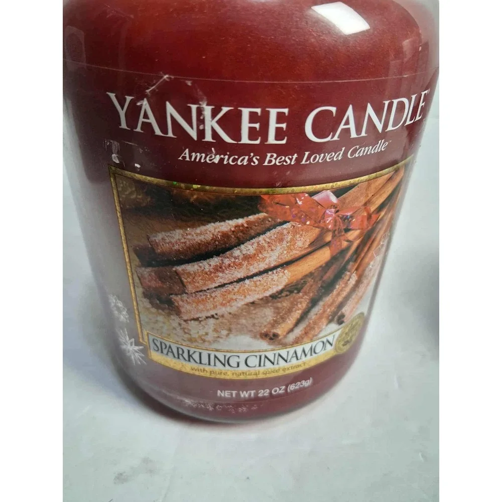Yankee Candle Sparkling Cinnamon 22oz Jar Candle with Illuma-Lid Topper Seasonal